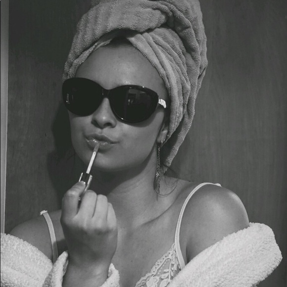 Meet your Posher, Chessa - Picture 1 of 1